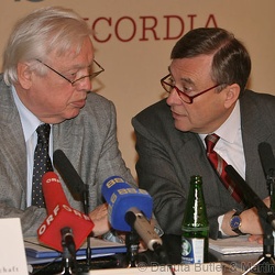2005-02-18 Die Einstellung der Österreicher zu EU-Mitgliedschaft und EU-Verfassung